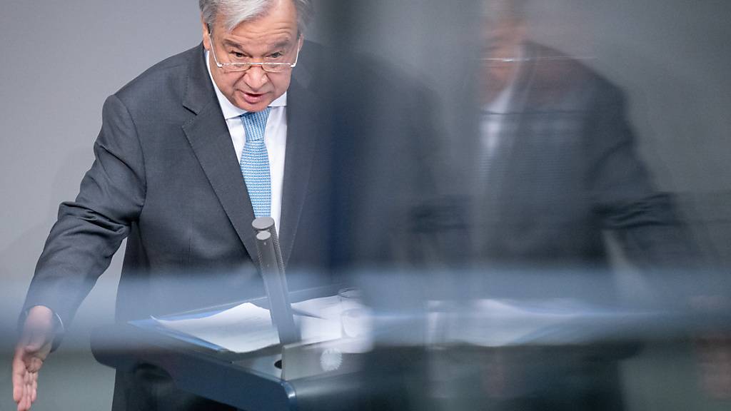 António Guterres, UN-Generalsekretär, hält eine Rede im Deutschen Bundestag anlässlich der Gründung der Vereinten Nationen vor 75 Jahren. Foto: Kay Nietfeld/dpa
