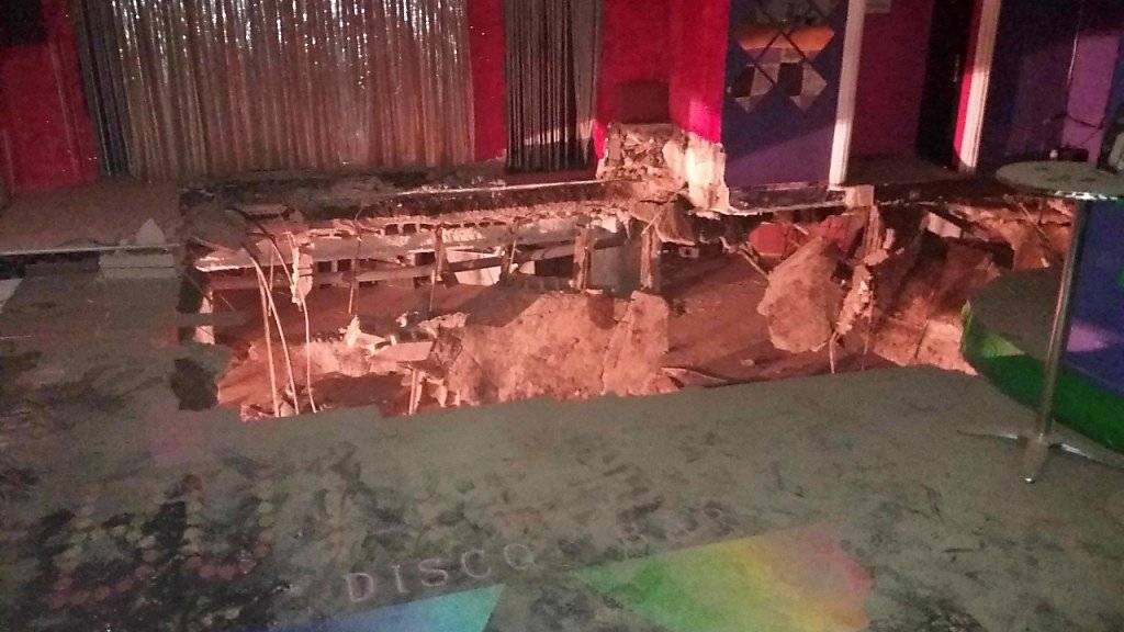 Plötzlich gab der Fussboden nach - Dutzende Nachtclubbesucher verletzten sich.