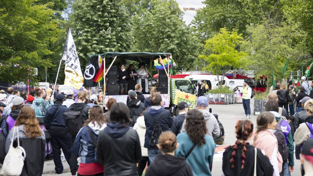 1000 Personen an Demo in Bern für Sicherheit von queeren Menschen