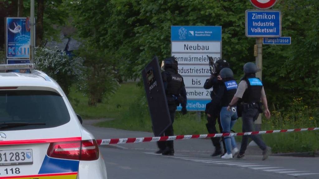 Bewaffneter Mann zielte in Volketswil auf Personen