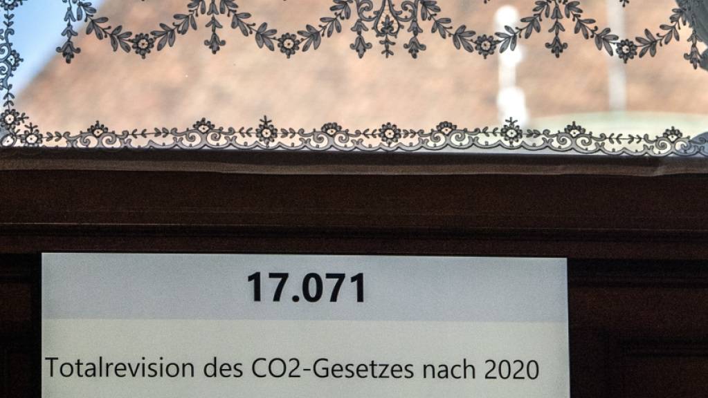 Am Dienstag steht ein grosser Brocken auf der Traktandenliste des Nationalrats: Die grosse Kammer debattiert zum zweiten Mal über das CO2-Gesetz und die konkrete Umsetzung des Pariser Klimaabkommens. (Archivbild)