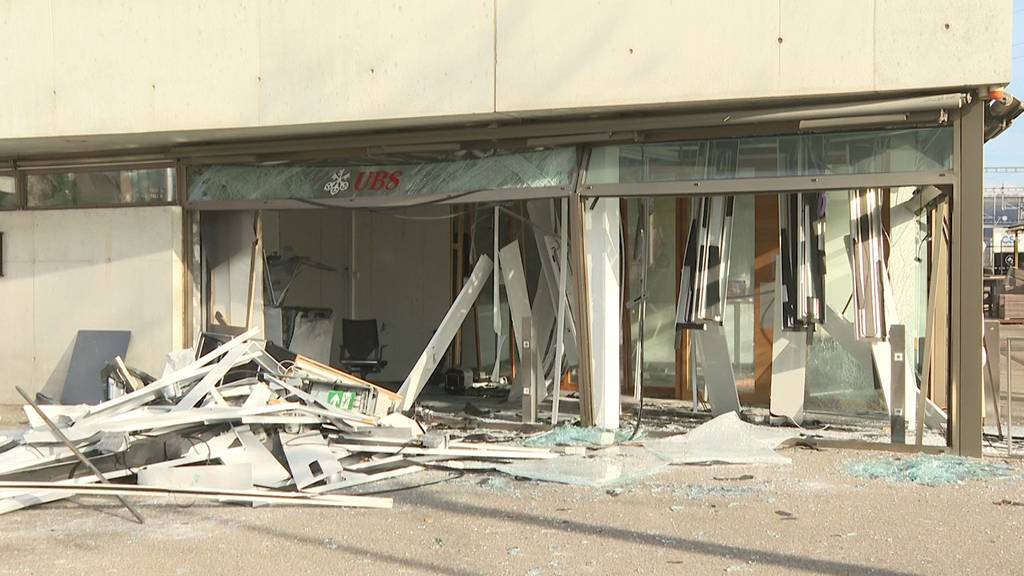 Bankomat in Laufen gesprengt: Grosser Sachschaden