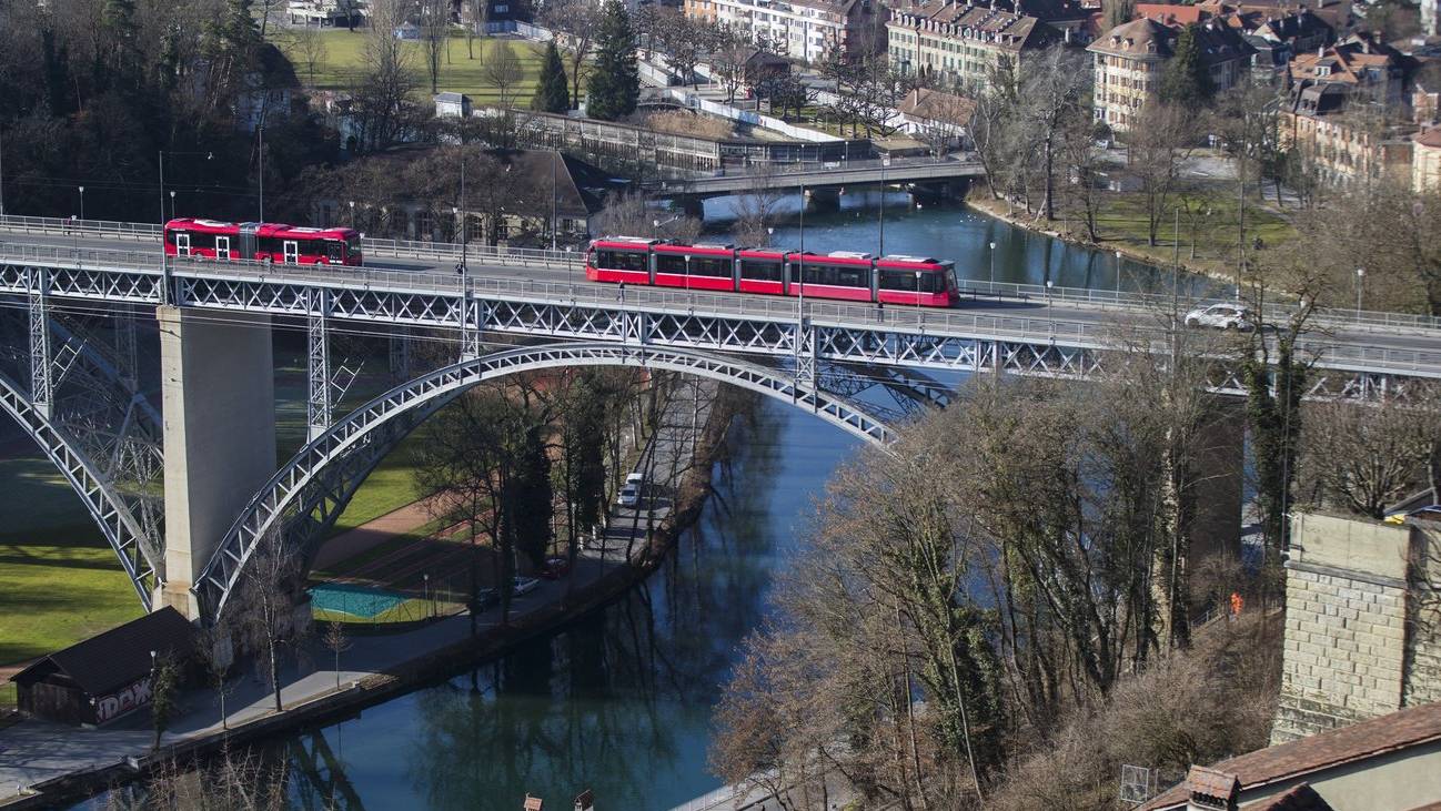 Bernmobil will Tramentgleisungen vorbeugen. Unter anderem auf der Kirchenfeldbrücke werden Windböen gemessen.