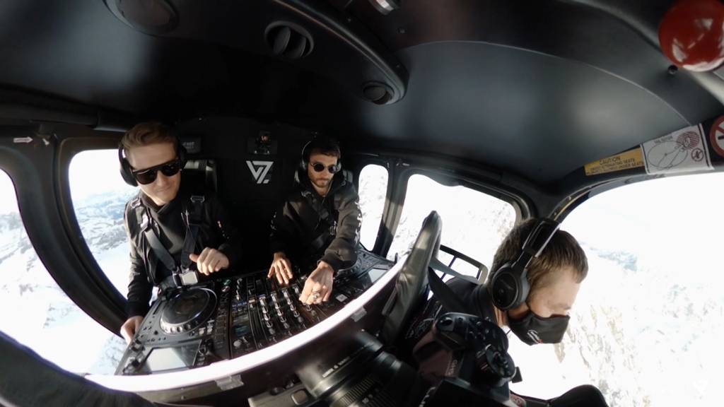 Das DJ-Duo Adriatique hat sich auf ein spektakuläres Abenteuer eingelassen!