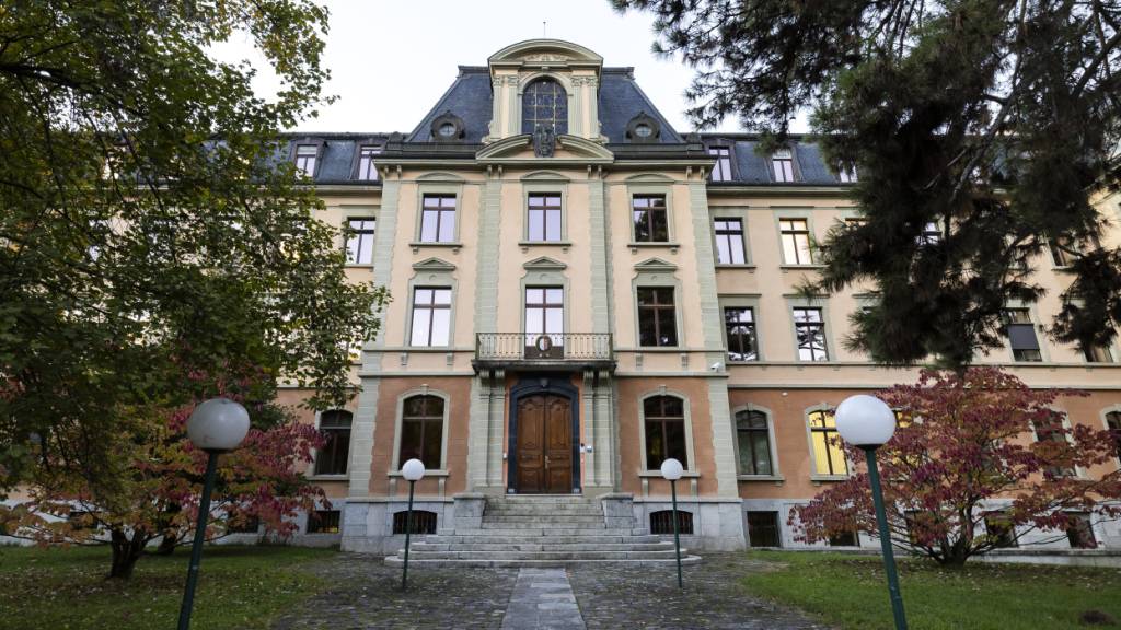 Das Walliser Kantonsgericht hat die Strafe, zu der ein tunesischer Drogendealer in erster Instanz verurteilt worden war, um drei Monate reduziert. (Archivbild)