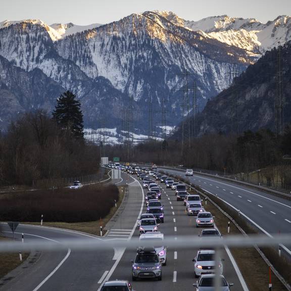 Im Kampf gegen Monsterstau: Graubünden schliesst mehrere Ausfahrten
