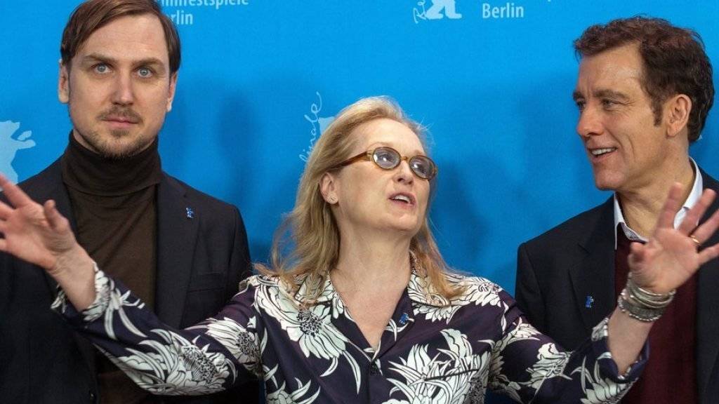 Fast eine Familie: US-Schauspielerin und Berlinale-Jury-«Mutter» Meryl Streep gibt ihren Kollegen Lars Eidinger (links) und Clive Owen (rechts) alle Freiheiten.