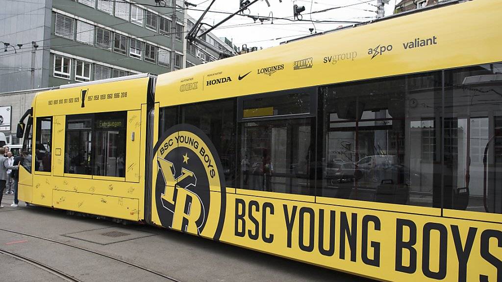 So sieht es aus: Das Tram zur Erinnerung an den Meistertitel der Berner Young Boys.