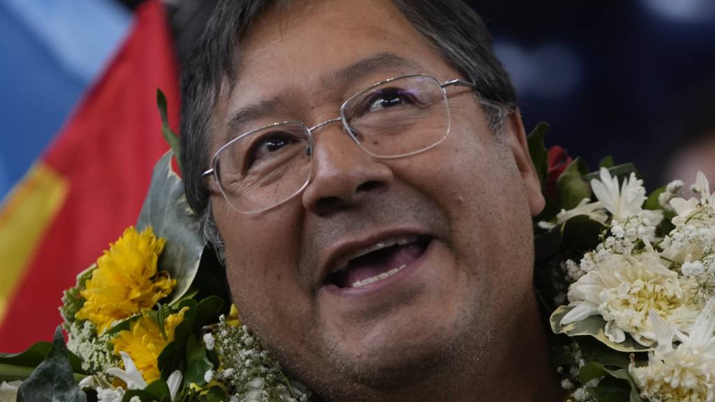 ARCHIV - Der bolivianische Präsident Luis Arce (Movimiento al Socialismo) nimmt an einem Parteitag der Bewegung für den Sozialismus (MAS) teil. Foto: Juan Karita/AP/dpa