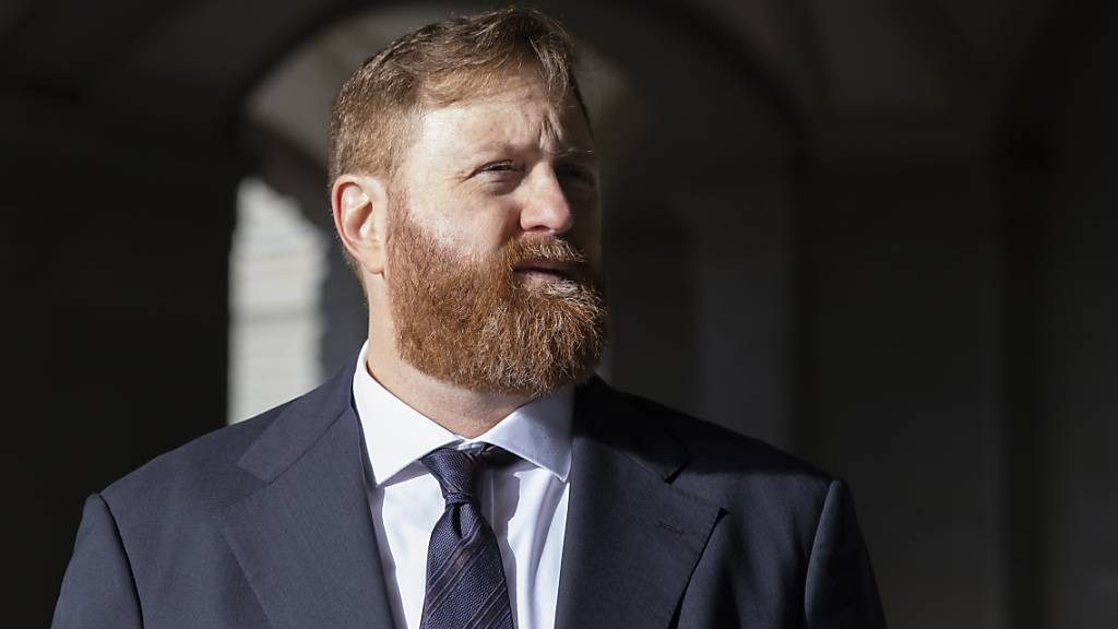 Der frühere Chef der guatemaltekischen Nationalpolizei, Erwin Sperisen, am 13. November 2019 vor dem Bundeshaus in Bern. (Archivbild)