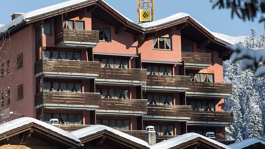 Das ehemalige Hotel «Rustico» in Laax ist eines der Asylzentren in Graubünden. Der Kanton geht davon aus, bis zu 4500 Ukraine-Flüchtlinge in Kollektivunterkünften des Amtes für Migration unterbringen zu können. (Archivbild)