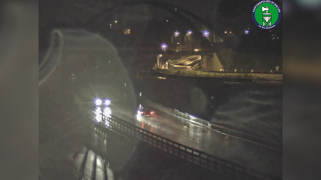 Hier stoppt die Polizei einen Geisterfahrer
