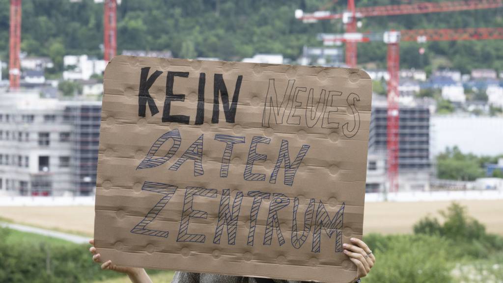 KI-Rechenzentrum Beringen SH: Aktivisten verlegen Camp