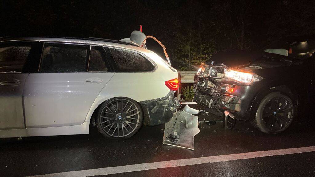 Wieso der Lenker des weissen Autos kurz nach dem Hotel «Römerturm» angehalten hat, ist unbekannt.
