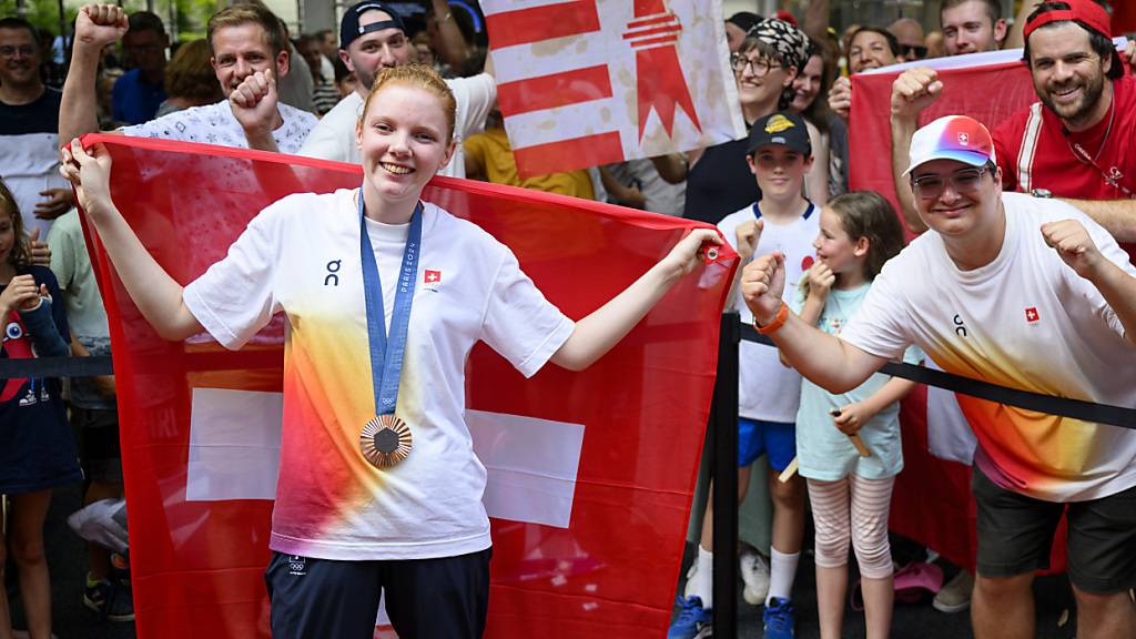 Audrey Gogniat an Medaillenfeier von Emotionen überwältigt