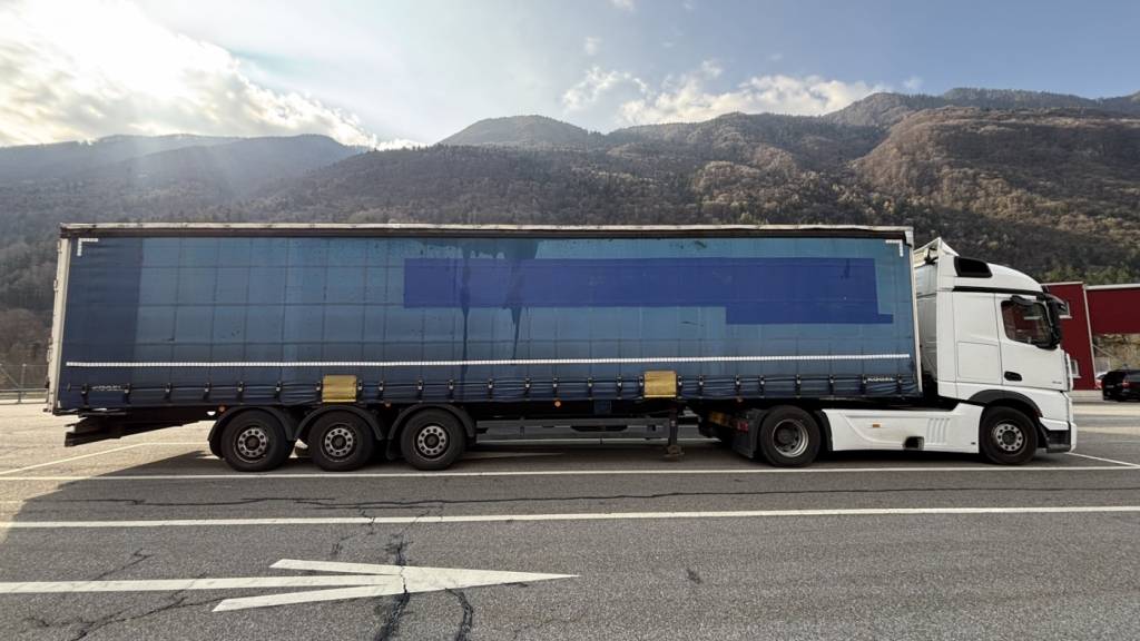 Stattelschlepper in San Vittore GR mit massiver Überlast gestoppt