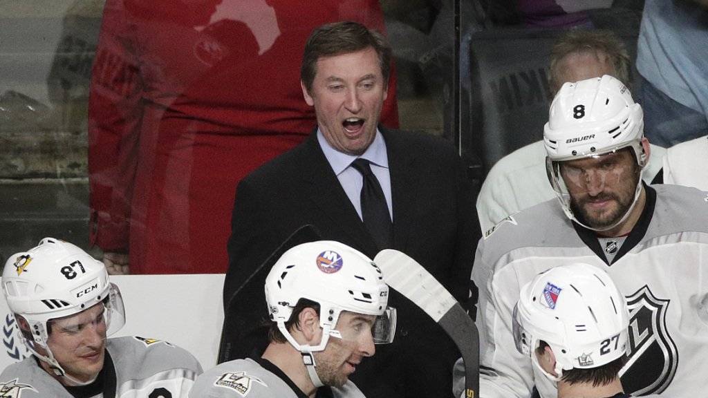 Wayne Gretzky (Mitte) fand die richtigen Worte