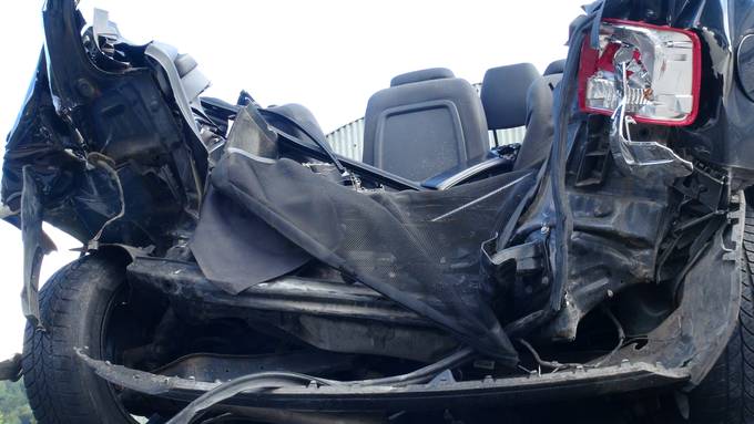 Autofahrerin bei Auffahrkollision in Pieterlen schwer verletzt