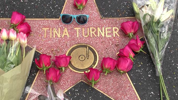 Vom Walk of Fame bis zum Coldplay-Konzert: So gedenkt die Welt Tina Turner