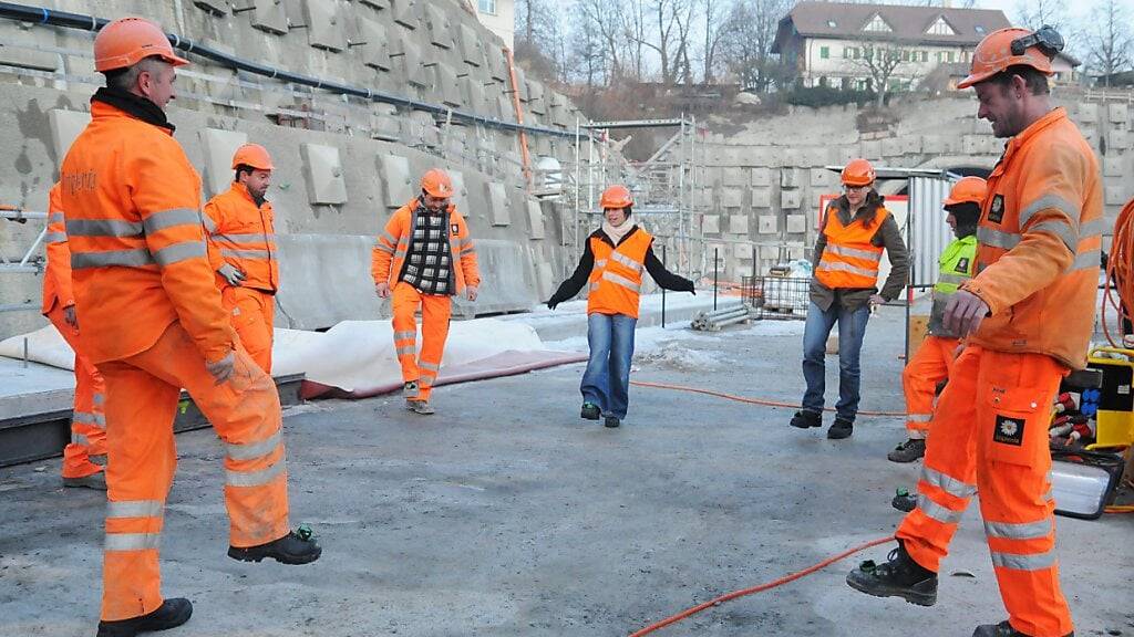 Neue Aufträge: Implenia baut in der Schweiz Wohnüberbauungen, Schulhäuser, Gemeindezentren und Hotels. (Archivbild)