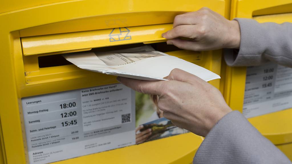 Die Zahl der brieflichen Stimmabgabe bleibt in der Stadt Bern fünf Tage vor der Abstimmung bescheiden. (Symbolbild)