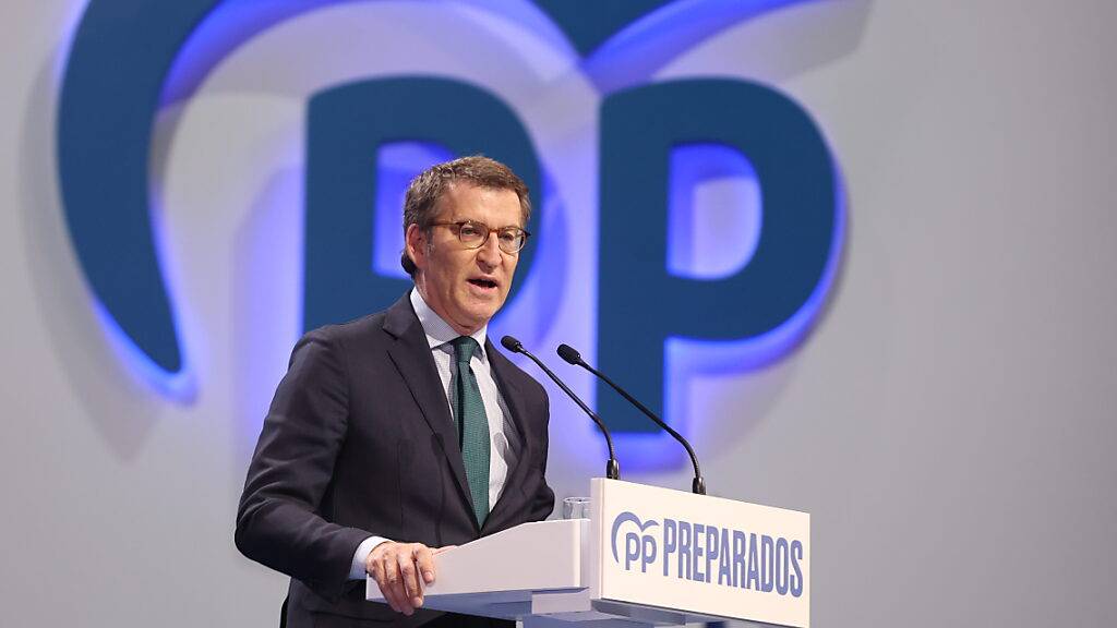 Núñez Feijóo ist seit 2009 Ministerpräsident der nordwestspanischen Region Galicien und gilt als moderater Vertreter der Konservativen.