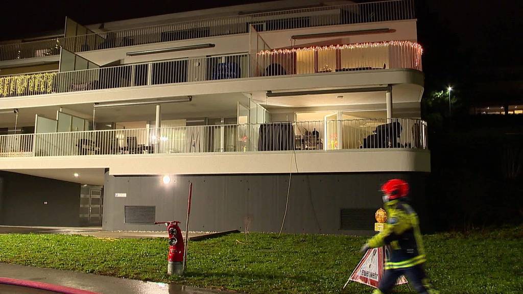 Kurznachrichten: Adventskranz-Brand, Rutschige Weihnachten