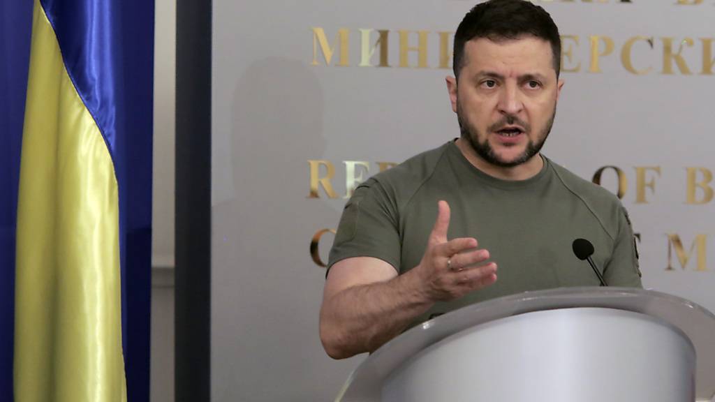 «Jede Verlängerung dieser Einschränkungen ist absolut inakzeptabel und klar nicht europäisch», sagt Präsident Wolodymyr Selenskyj über die EU-Einschränkungen für Getreideimporte aus der Ukraine. Foto: Valentina Petrova/AP/dpa