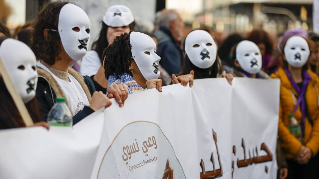 So demonstrierten Frauen am Weltfrauentag rund um den Globus