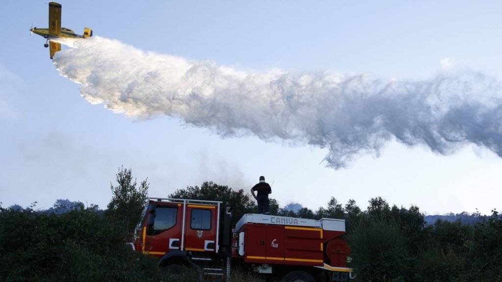 Einsatz gegen die Flammen aus der Luft in Frankreich: Waldbrände im Süden des Landes sind ausser Kontrolle.