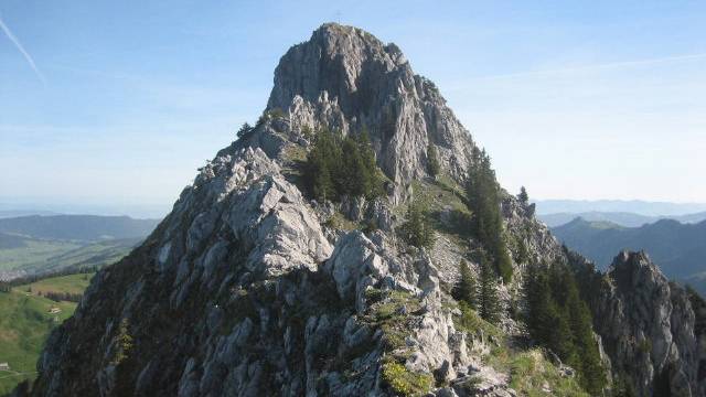 Bergsteigerin stürzt am Kleinen Mythen ab