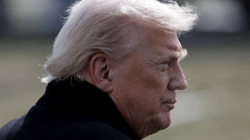 Einen schwachen Dollar will US-Präsident Trump sehen. Deswegen hat er auch keine Sorgen vor dem jüngsten Kursverlust.