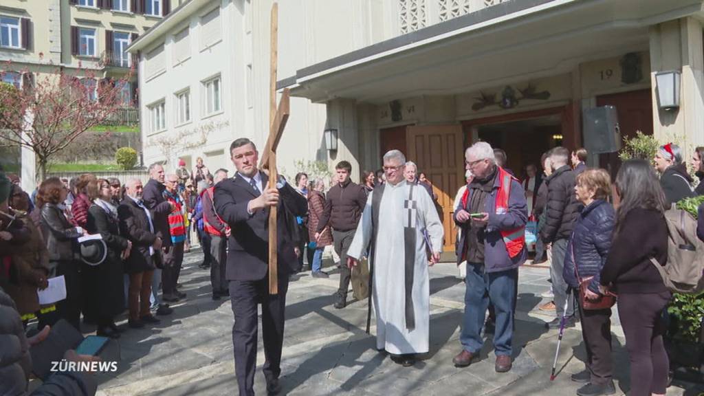 Karfreitags-Kreuzweg: Ökumenischer Gottesdient in den Strassen von Zürich