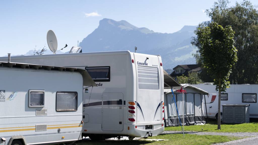 Die Winterthurer Stimmbevölkerung wollte keinen TCS-Campingplatz (im Bild der TCS-Campingplatz in Buochs NW). Nun gewährt der Stadtrat den Dauercampern eine Gnadenfrist. (Symbolbild)