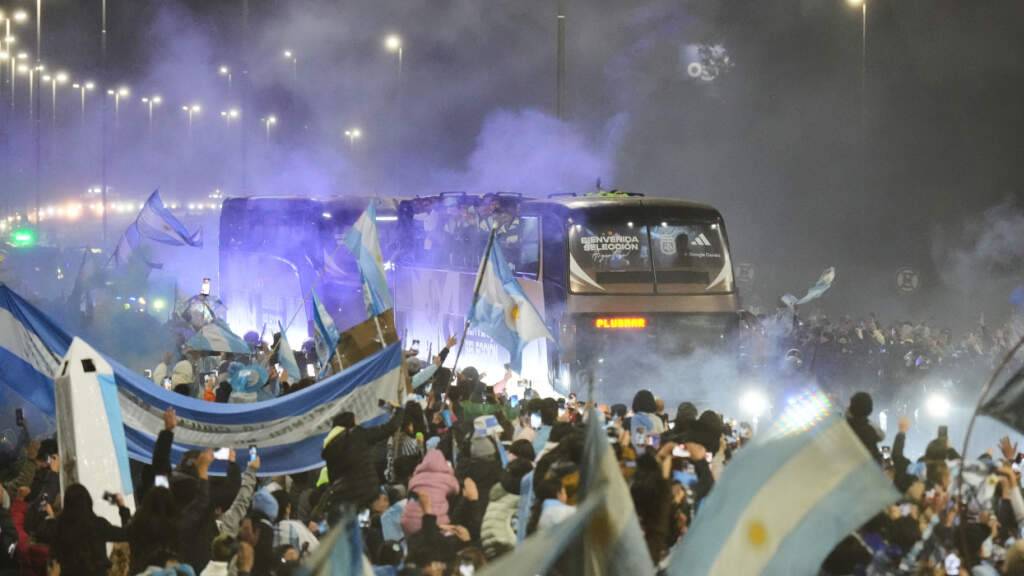 Kurzer Empfang ohne Messi für Argentinier in Buenos Aires