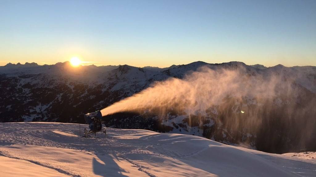 Nur dank Schneekanonen erwirtschafteten die Lenzerheide Bergbahnen im Geschäftsjahr 2022/23 ein Top-Ergebnis. (Archivbild)