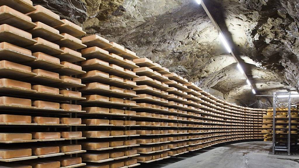 Nicht höhlengereift wie hier in Kaltbach LU, sondern kavernengereift wird der Käse aus der ehemaligen Berner Oberländer Armeeanlage sein.