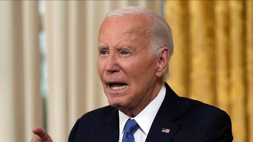 US-Präsident Joe Biden spricht im Oval Office des Weißen Hauses über seine Entscheidung, seine Kandidatur für die Wiederwahl zum Präsidenten der Demokraten aufzugeben. Foto: Evan Vucci/AP Pool/dpa