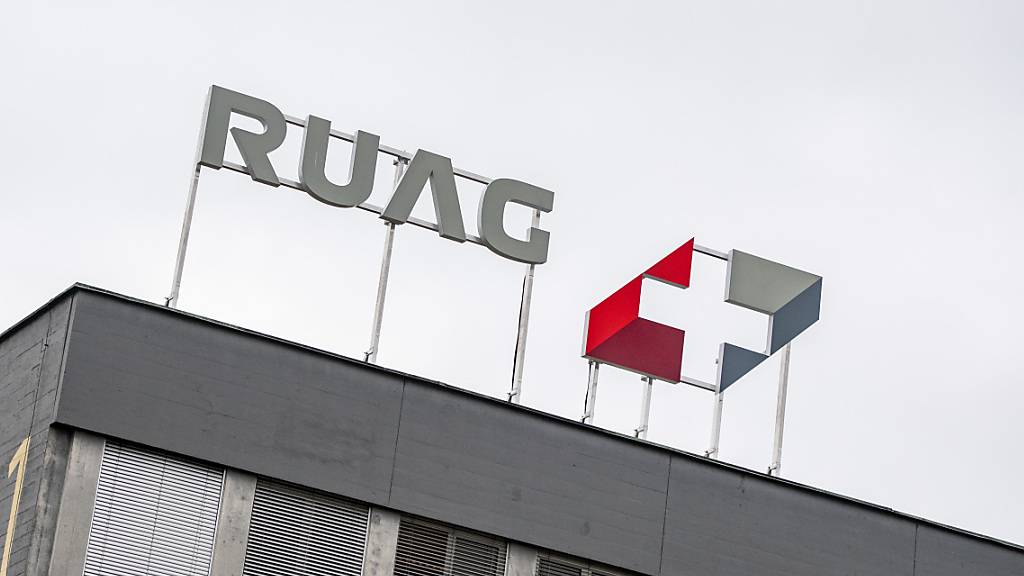 Das Logo der Ruag Holding AG am Sitz in Emmen im Kanton Luzern.