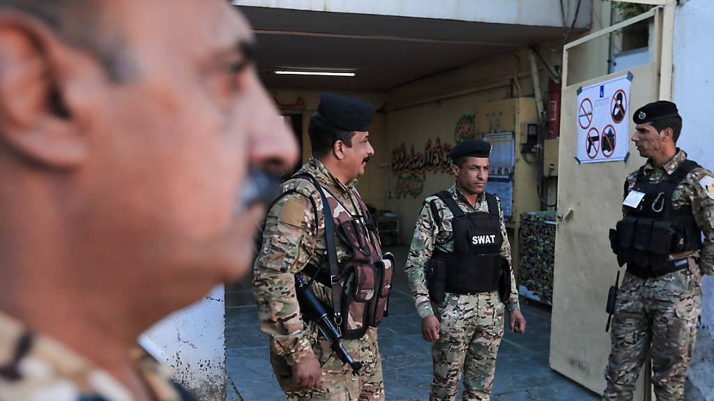 Unter einem Grossaufgebot an Sicherheitskräften hat im Irak die Parlamentswahl begonnen.