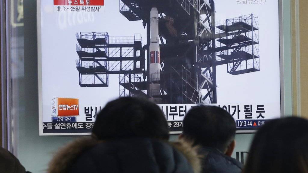 Ein südkoreanischer Sender zeigt Archivaufnahmen eines früheren Raketenstarts in Nordkorea. Südkorea und Japan forderten Nordkorea dazu auf, auf einen neuen angekündigten Start zu verzichten.
