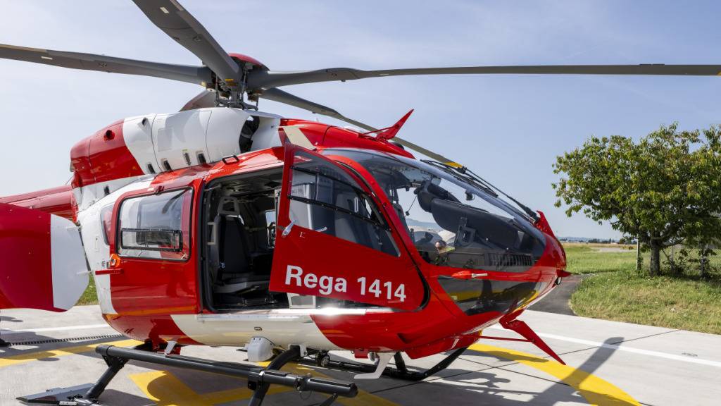Die Rega flog einen in Goldingen SG verunfallten Arbeiter ins Spital.