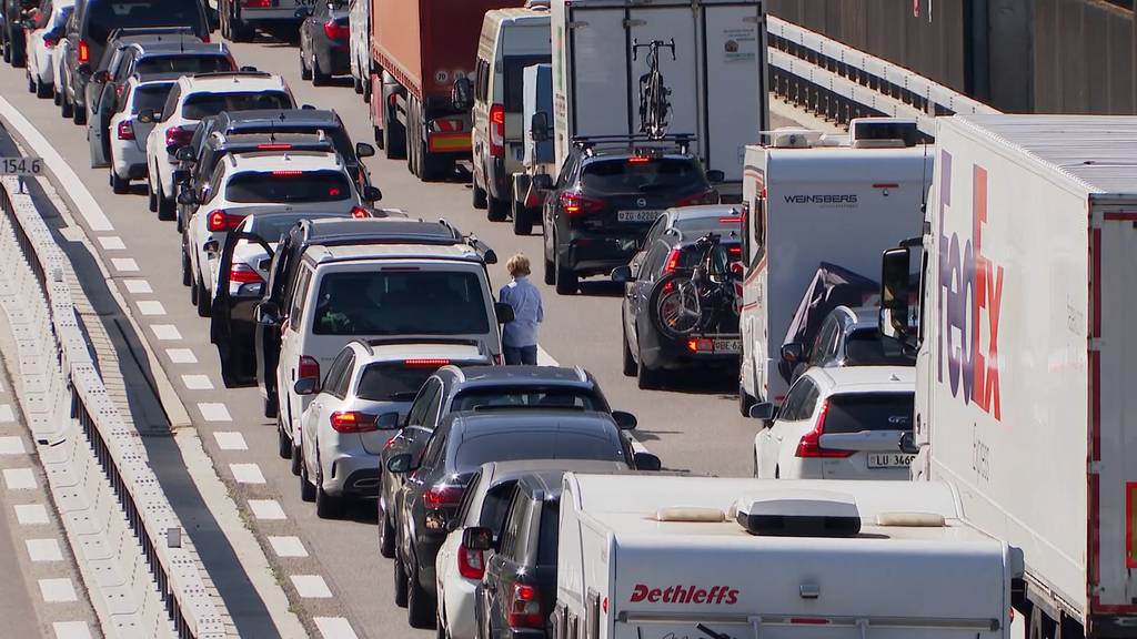 Schon über 11 Kilometer Stau: Blechlawine vor dem Gotthard wächst weiter