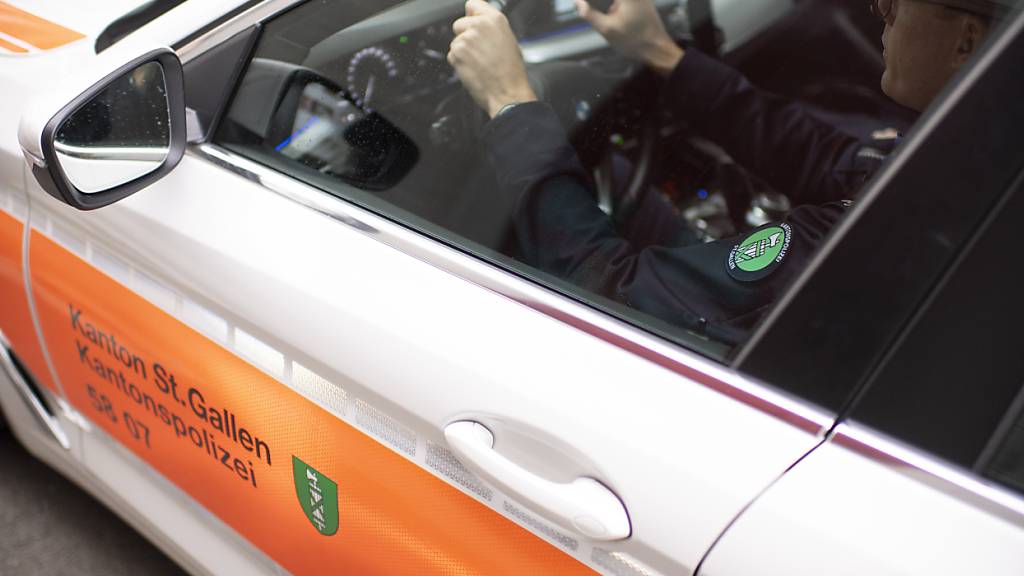 Die St. Galler Kantonspolizei suchte mit einem Grossaufgebot nach dem Täter eines brutalen Raubüberfalls. (Symbolbild)
