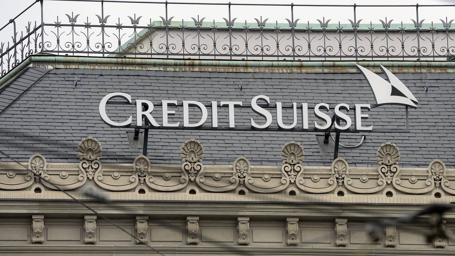 Die Grossbank Credit Suisse schliesst in einer «Neuausrichtung» landesweit 37 Filialen. (Symbolbild)
