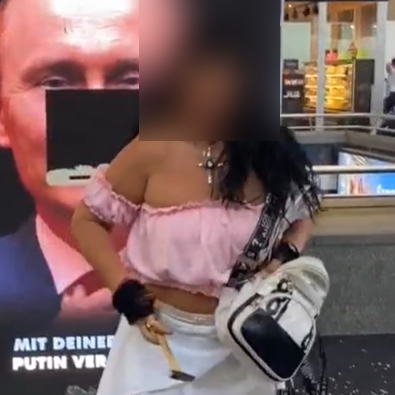 Frau (67) geht mit Hammer auf Anti-Putin-Werbeaktion am Zürich HB los