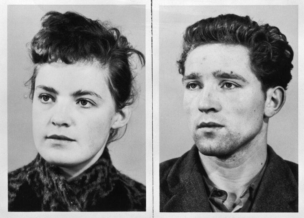 Verbrecherfotos von Ragnhild Flater und Max Märki, aufgenommen am 7. November 1957 .