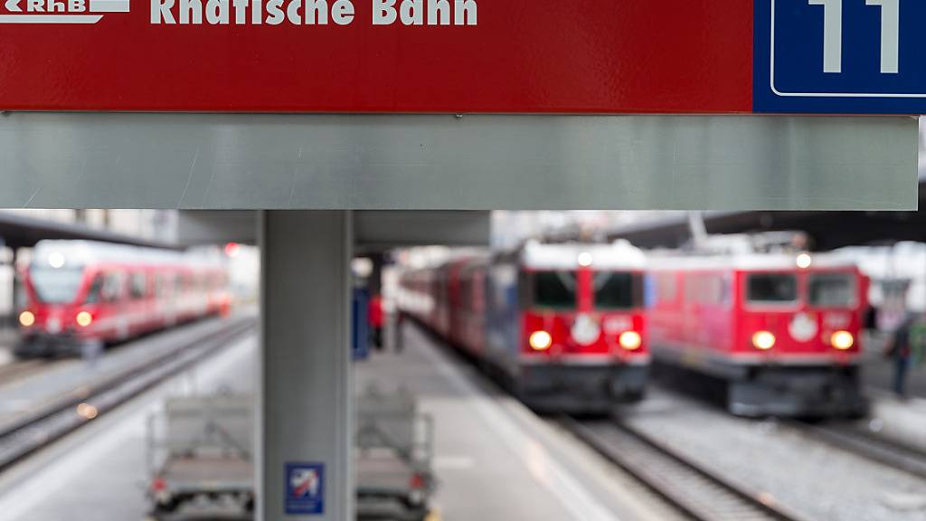 Die Züge der Rhätischen Bahn verkehrten am Donnerstag zwischen Reichenau-Tamins und Ilanz nicht. Grund dafür war eine Fahrleitungsstörung.