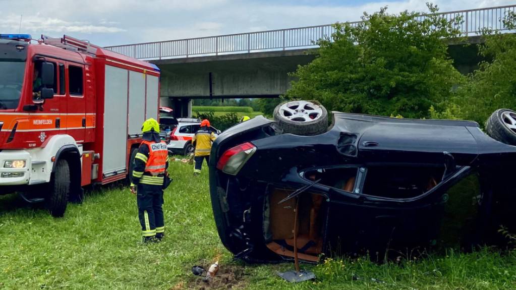 Ein 30-jähriger Autofahrer verunfallte, als er vor einer Polizeikontrolle flüchtete.