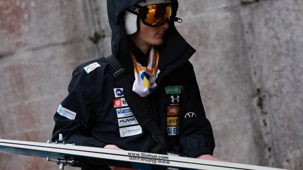 Kuriose Szene: Prevc verliert Skis und darf nicht fliegen